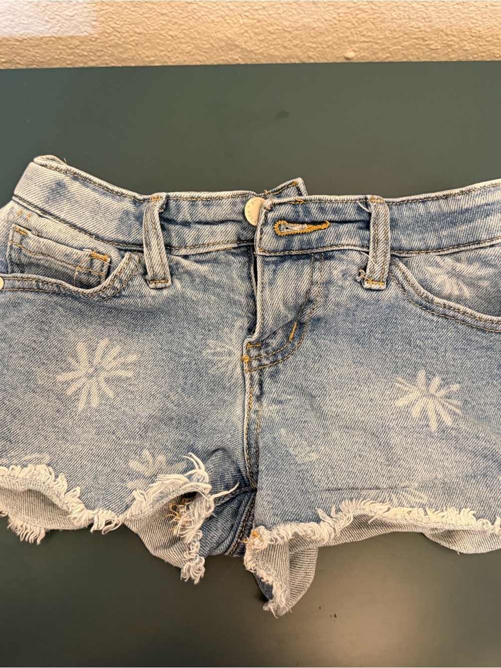 art class Light Blue Daisy-Print Frayed Denim Shorts
